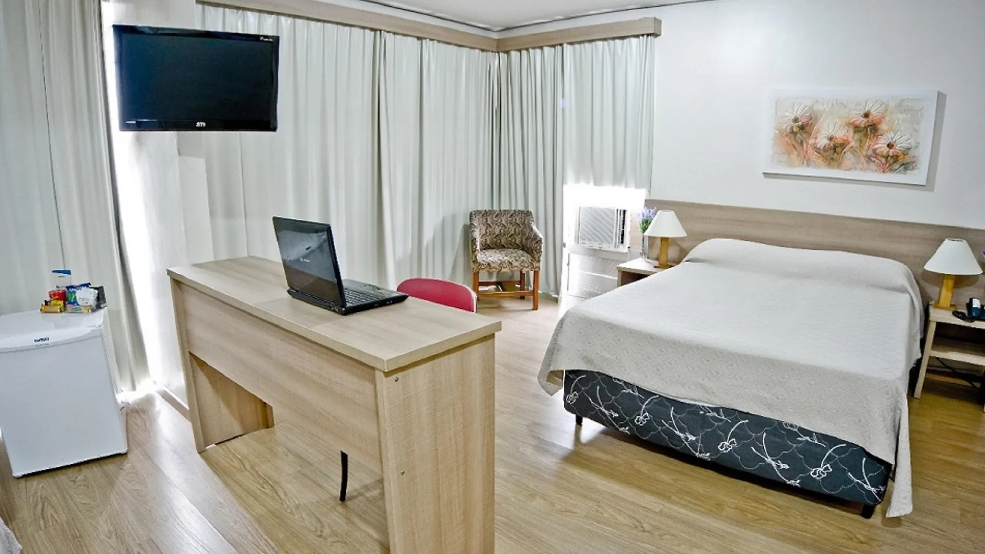 Hotel Dan Inn Express Porto Alegre By Nacional Inn - Proximo Ao Complexo Hospitalar Santa Casa E Ufrgs 3*,