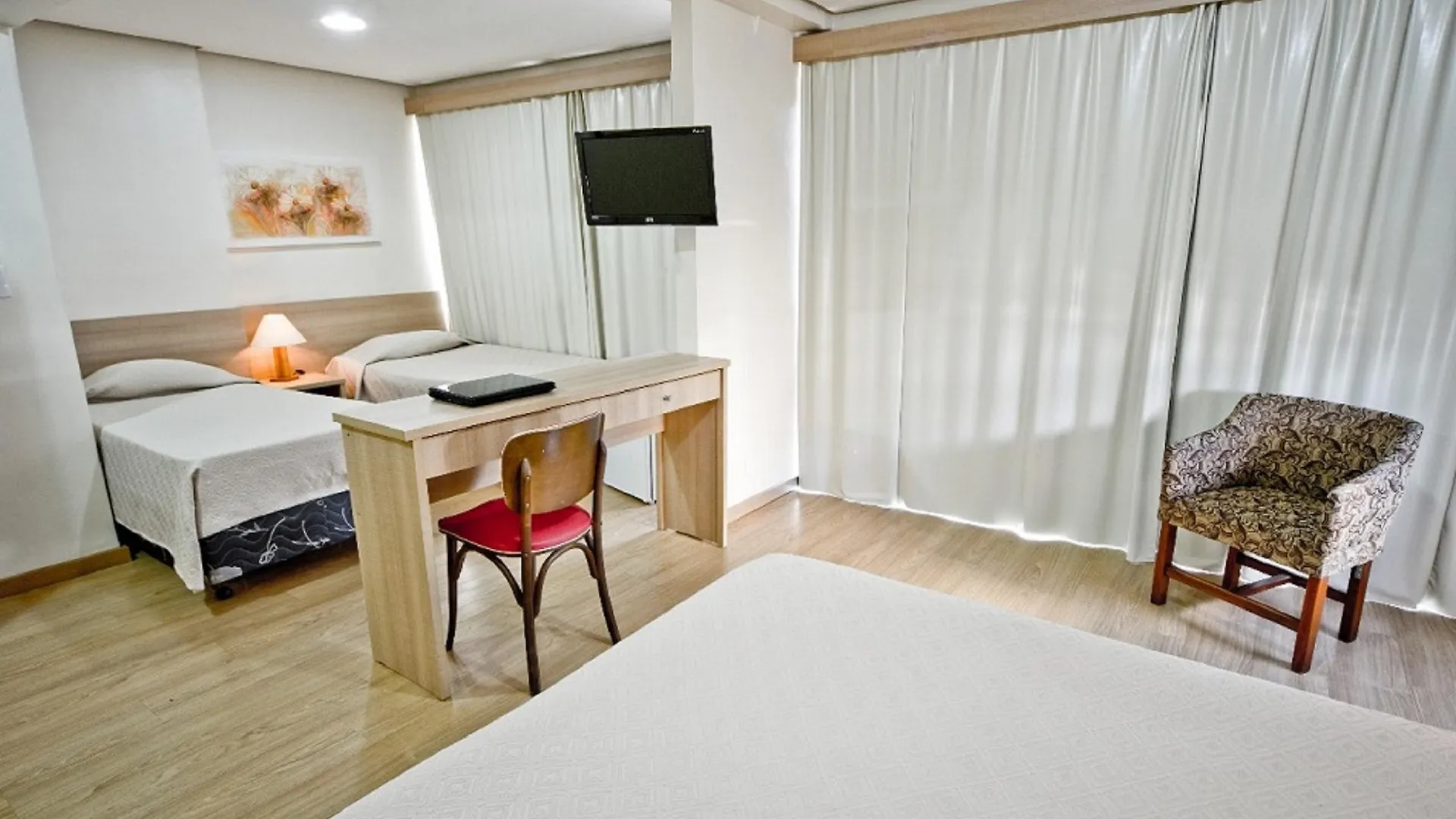 Hotel Dan Inn Express Porto Alegre By Nacional Inn - Proximo Ao Complexo Hospitalar Santa Casa E Ufrgs